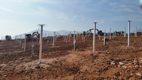 구조물의 기초를 세우고 있는 모습[사진=탑인프라]