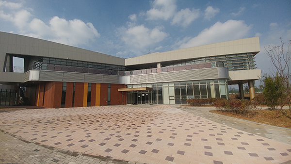 행복청은 지난해 수질복원센터에 염료감응 태양전지 실증사업을 추진했다. [사진=행복청]