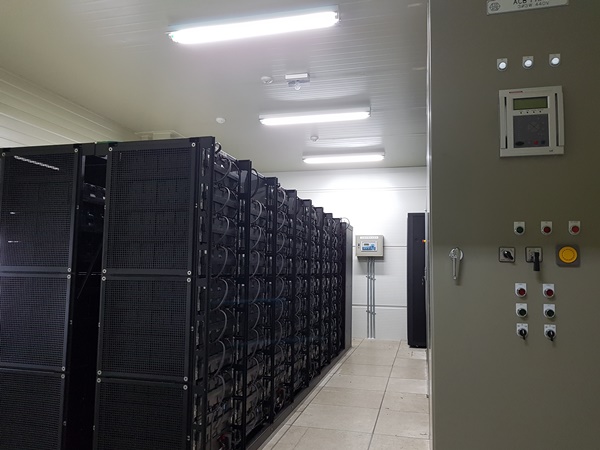 금호석유화학 건자재 사업소에 설치한 1MW ESS 프로젝트 [사진=에스피브이]