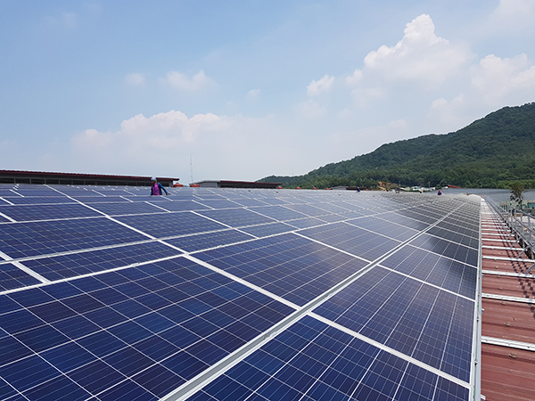 알루미늄 구조물을 활용한 태양광발전 시설 [사진=현대알루미늄]