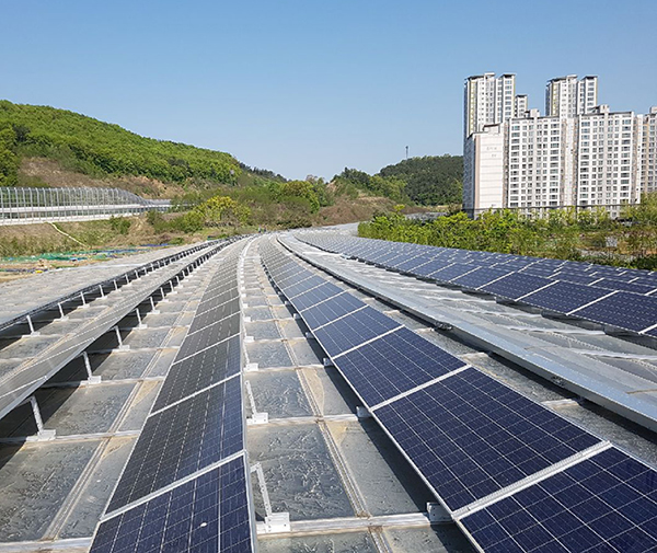 행복청에서 행복도시에 건설한 태양광발전 방음터널 [사진=행정중심복합도시건설청]