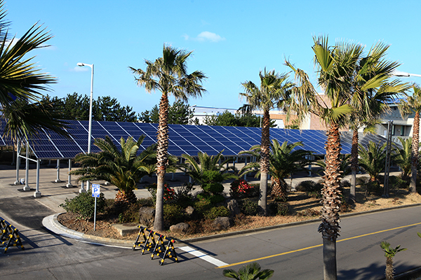 광명전기가 설치한 제주도 태양광발전 시설 전경 [사진=광명전기]