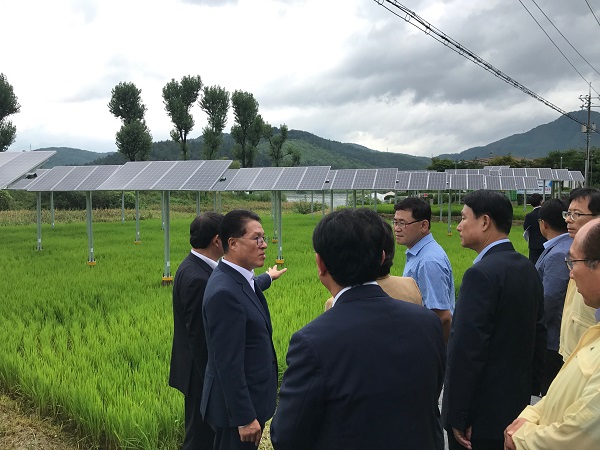 정운천 의원은 농촌태양광 농가발전소를 보다 강력히 추진하기 위해 관련 법률 개정을 이번 정기국회에서 통과시키겠다는 의지를 밝혔다. [사진=정운천 의원실]