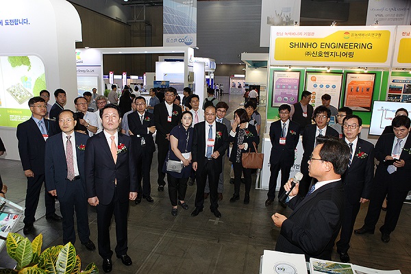 올해 전시회에는 독일 등 유럽기업은 물론 중화권 기업들이 대거 참가한다. 사진은 지난 엑스포 전경 [사진=솔라투데이 탄소제로]