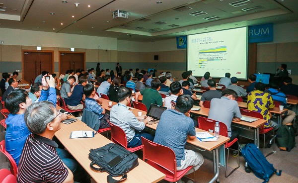 올해 PV 월드포럼을 통해 세계 태양광 시장 동향과 발전소 운영 노하우 등을 확인할 수 있다. 사진은 지난해 개최된 PV 월드포럼 전경 [사진=솔라투데이 탄소제로]