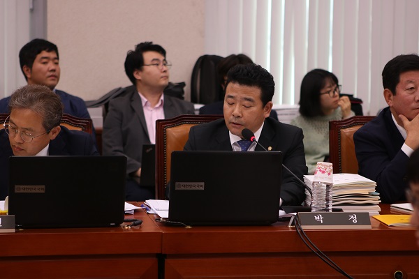 박정 의원은 산업 활성화를 위해 각종 규제들을 산업부에서 통합관리해야 한다고 밝혔다. [사진=솔라투데이 탄소제로]