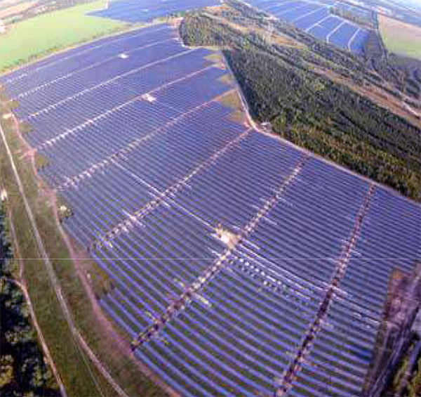 독일이 2011년 166MW 급 태양광발전 시설로 개발한 Meuro 광산의 전경 [사진=한국광업협회]