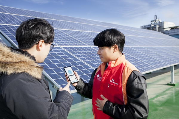 SK텔레콤은 IoT 전용망 로라를 통해 에너지 생산 장비를 원격에서 실시간으로 모니터링 및 제어할 수 있는 서비스를 출시했다. [사진=SK텔레콤]