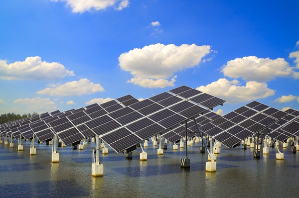 2018년 산업부 예산은 신재생에너지보급지원 1,900억원, 신재생에너지금융지원 1,760억원으로 늘었다. [사진=dreamstime]