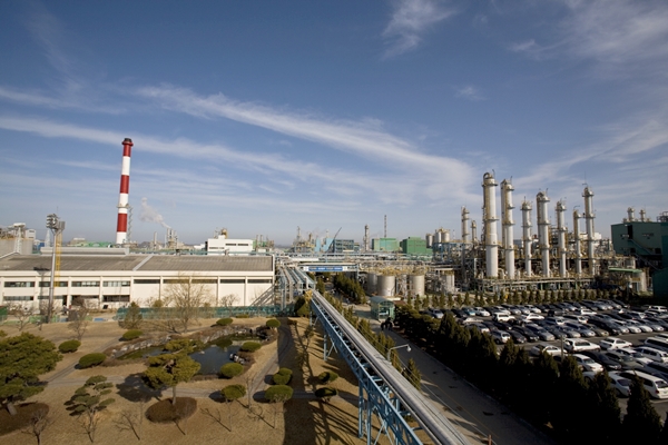 OCI는 정부의 전기요금 특례로 ESS 설치 후 2021년까지 연간 약 70억원의 전기요금을 절감을 예상하고 있다. [사진=OCI]