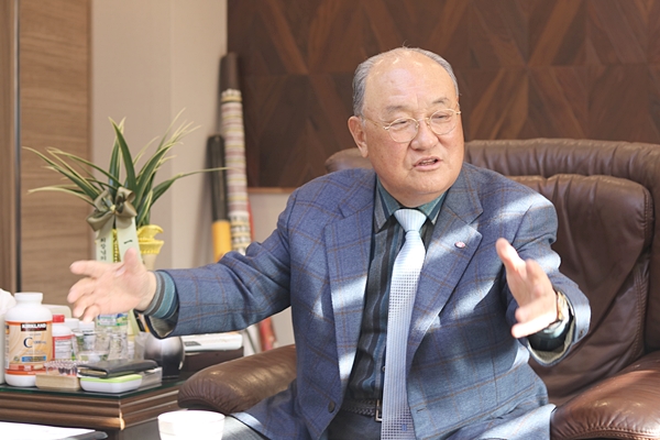 보성파워텍 임도수 회장이 본지와 인터뷰를 진행하고 있다. [사진=솔라투데이 탄소제로]