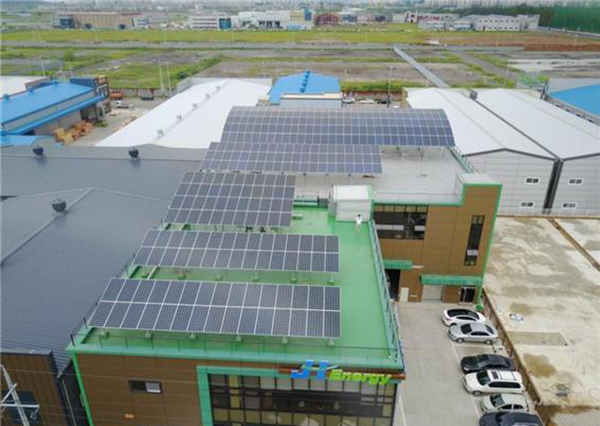 인천시가 연이율 1.8%의 낮은 금리로 태양광발전 설치 비용을 융자지원한다. 사진은 인천시에 설치된 태양광발전 전경 [사진=인천시청]