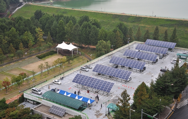 수원나눔햇빛발전소 1호기 광교공영주차장 전경 [사진=수원시청]
