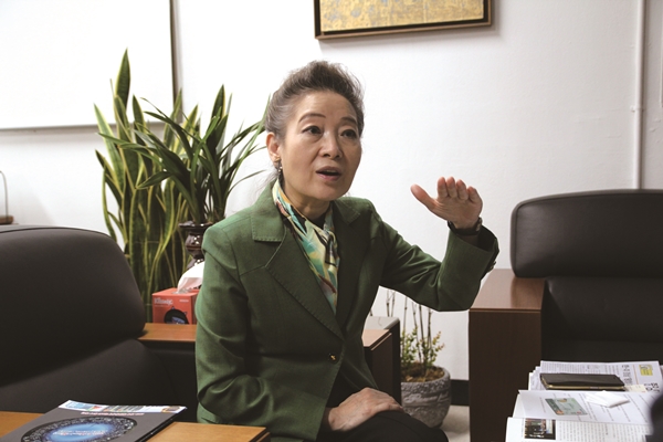 기후변화센터 유영숙 공동대표가 기후변화에 대응하는 에너지 전환에 대한 의견을 말하고 있다. [사진=솔라투데이 탄소제로]