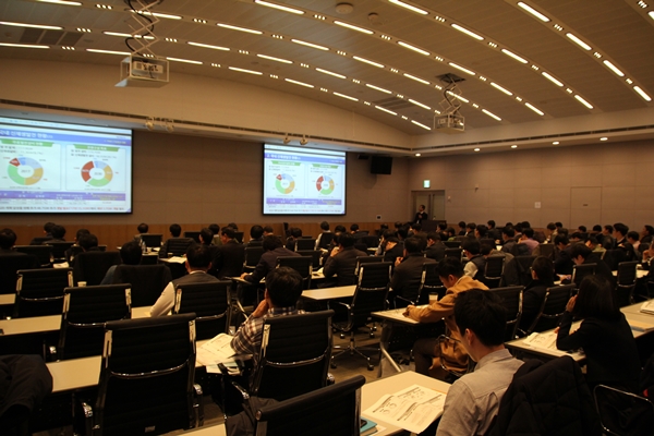 산업교육연구소 주최로 열린 ‘2018년 태양광·풍력발전 성공을 위한 형태별 사업전략과 수익창출 방안 세미나’ 현장 [사진=솔라투데이 탄소제로]