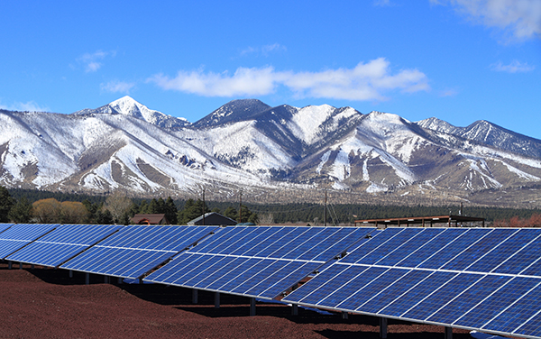 미국 트럼프 대통령이 태양광 제품에 대한 세이프가드 조치를 결정하면서 태양광 시장이 요동치고 있다. [사진=dreamstime]