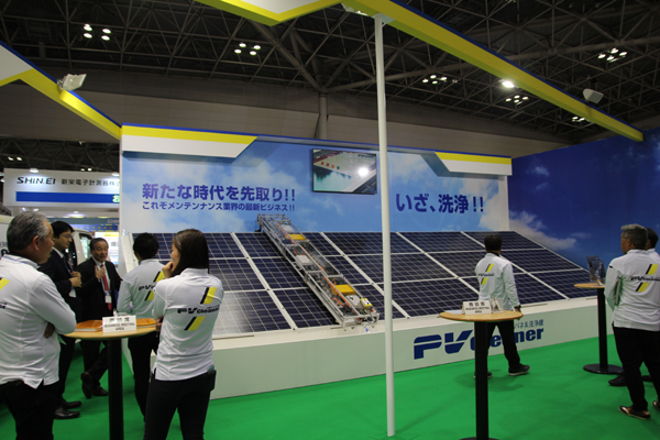 태양광 패널 청소 로봇이 유지보수 시장의 트렌드가 되고 있는 추세다. [사진=솔라투데이 탄소제로]