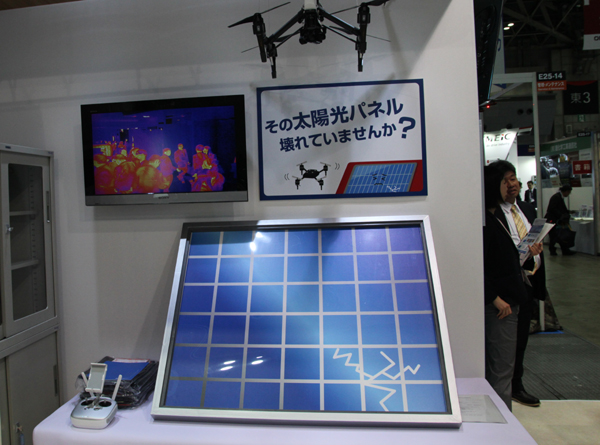 드론을 활용해 태양광 발전소의 상태를 확인하고 야간에도 발전 효율을 확인할 수 있다. [사진=솔라투데이 탄소제로]