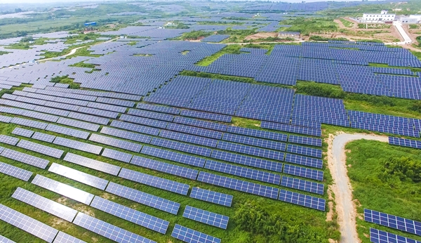 하난성(Hanan) 안양(Anyang)에 위치한 론지솔라 모듈 100MW가 적용된 발전소 전경 [사진=론지솔라]