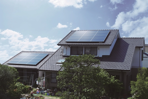 한화큐셀의 고효율 태양광 모듈인 Q.PEAK이 설치된 일본 아이치현의 주택 [사진=한화큐셀코리아]
