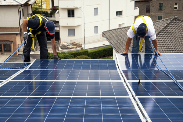 태양광발전소 투자에 앞서 철저한 사업성 분석이 선행되어야 한다. [사진=dreamstime]