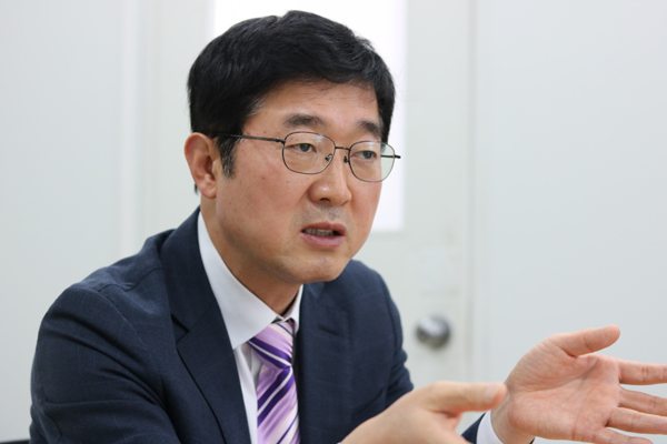 충북도 나동희 태양광산업팀장은 “태양광 기반의 에너지산업 클러스터는 100% 에너지 자립도시 조성을 추구하고 있다”고 밝혔다. [사진=인더스트리뉴스]