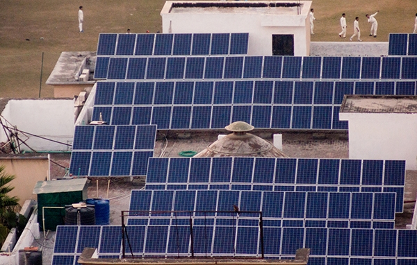 인도는 정부는 2022년까지 태양광 100GW, 풍력 60GW, 바이오 10GW, 소수력 5GW로 총 175GW의 신재생에너지전원 개발 목표를 제시하고 있다. [사진=dreamstime]