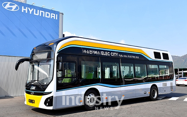 울산시에서 공해 배출이 전혀 없고 미세먼지 저감효과까지 가능한 친환경 수소전기버스가 국내 최초로 시내버스 노선에 투입돼 운행된다. [사진=현대자동차]