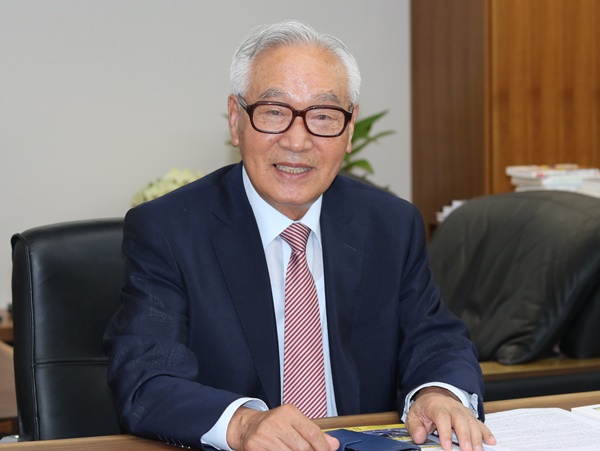 신성이엔지 이완근 회장 [사진=인더스트리뉴스]