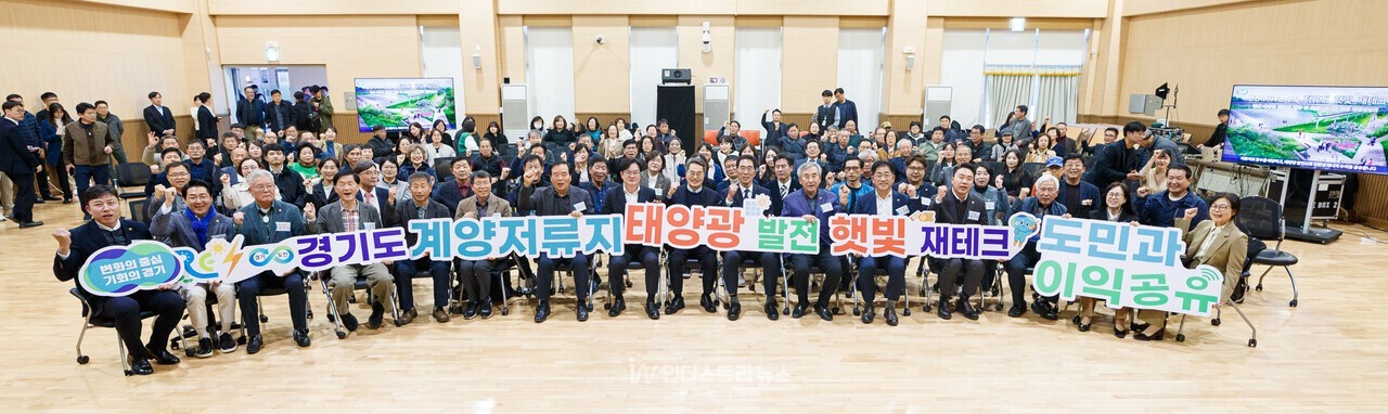 민생경제 현장투어를 진행 중인 김동연 경기도지사가 13번째 방문지로 김포시 계양천 수해상습지 개선사업 현장을 찾았다. [사진=경기도]