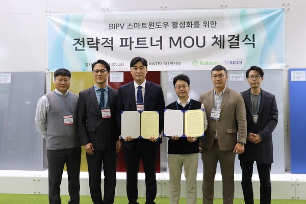 칼선과 뷰전이 전략적 파트너십을 맺었다. 사진 왼쪽 세번째부터 칼선 안용진 대표와 뷰전 윤희영 대표 [사진=인더스트리뉴스]