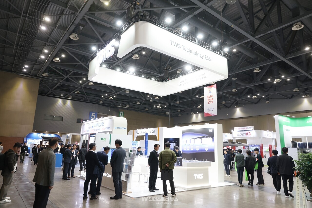 지난 5일 고양시 킨텍스(KINTEX) 제1전시장에서 개막한 ‘솔라아시아 및 배터리아시아 쇼 2025’가 7일 사흘간의 대장정을 마무리했다. [사진=인더스트리뉴스]