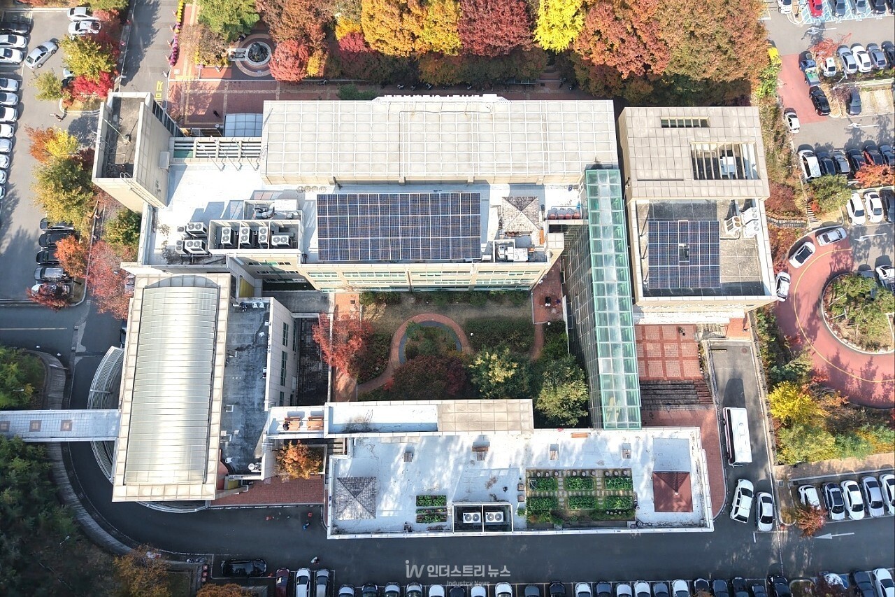 달서구노인종합복지관에 태양광 발전시설이 설치된 모습 [사진=대구 달서구]<br>" height="853" loading="lazy