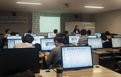 ▲ 선소프트웨어 이지선 대표의 소프트웨어 프로슈머 교육 모습 