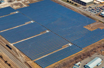  한화큐셀의 메이우드 태양광발전소 전경