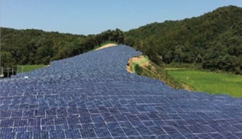  메가솔라가 준공한 충청북도 괴산의 1.7MW 규모 태양광발전소 전경