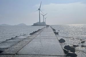 [포토] 바닷길 열리면 만날 수 있는 ‘탄도항 풍력발전기’